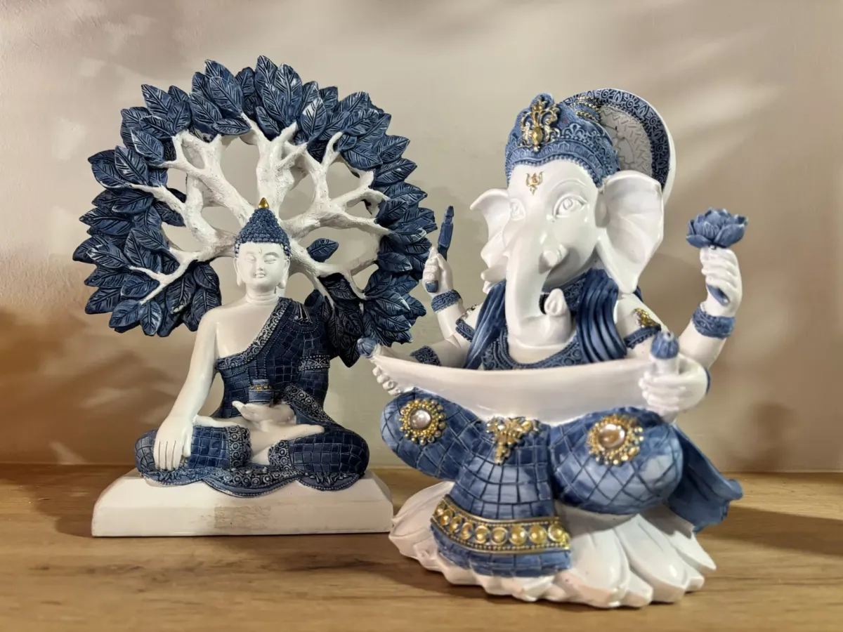 Figuras de Buda y elefante
