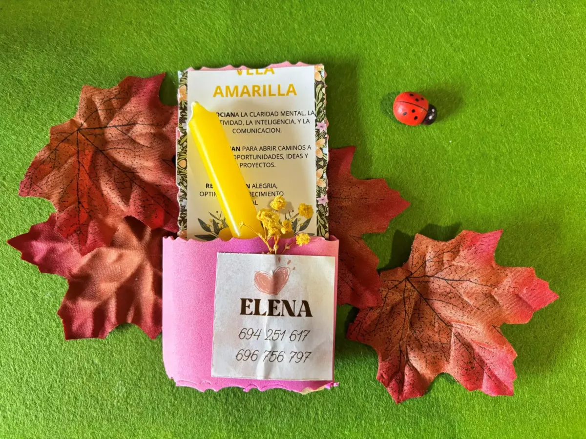 Vela amarilla en embalaje